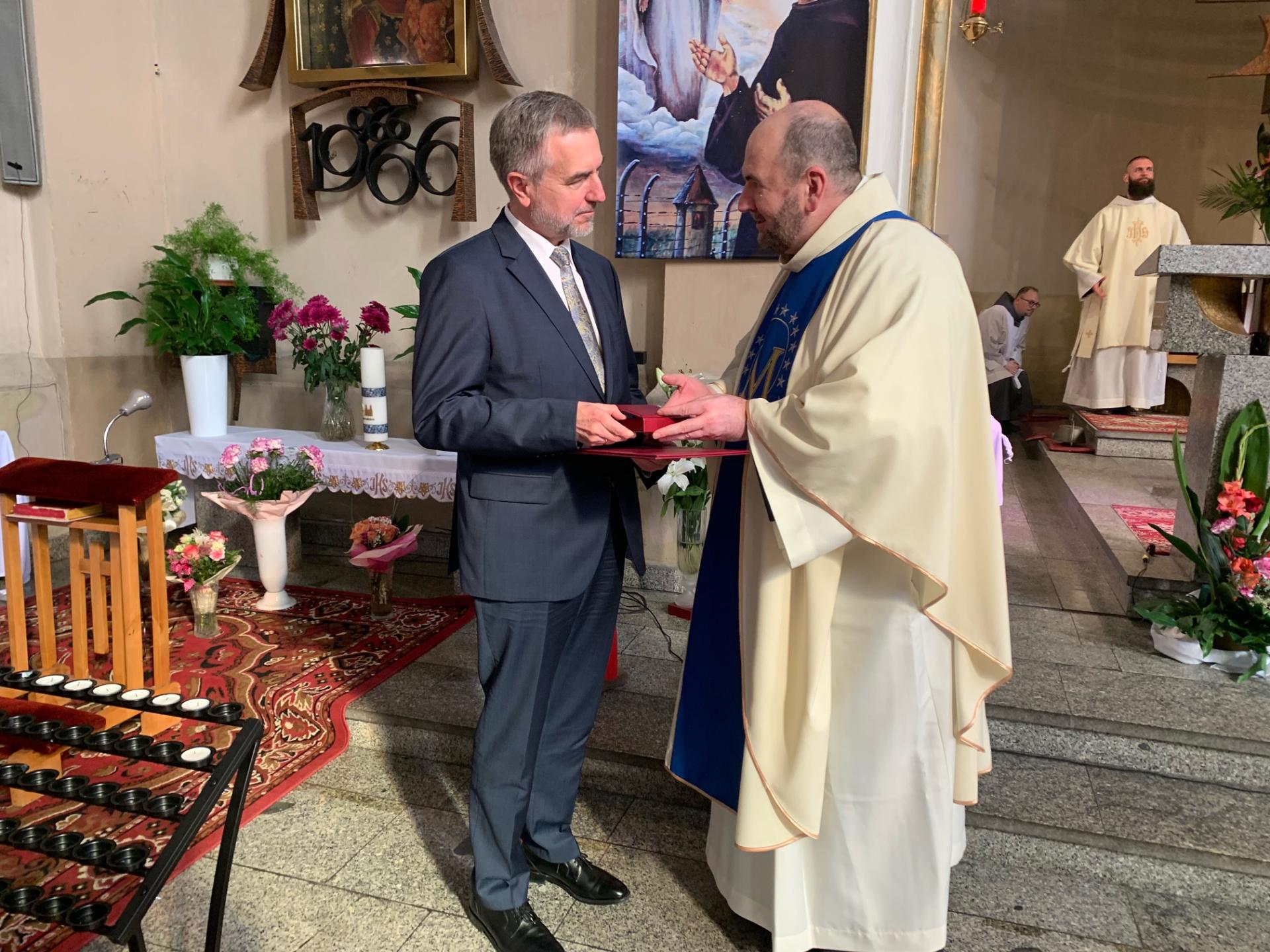 Medal dla Marszałka Marka Woźniaka za pomoc w ratowaniu perły baroku w Poznaniu - zobacz więcej