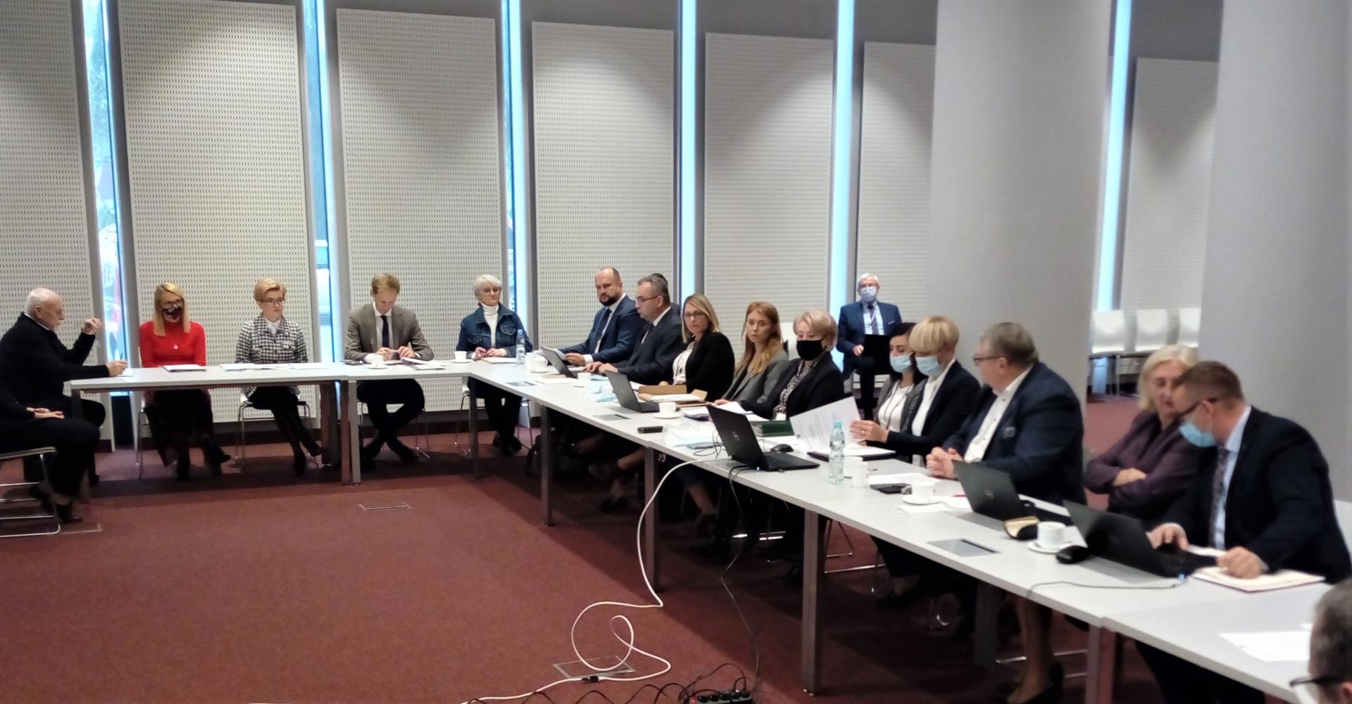 NA CO EUROFUNDUSZE DO 2027 ROKU? - zobacz więcej