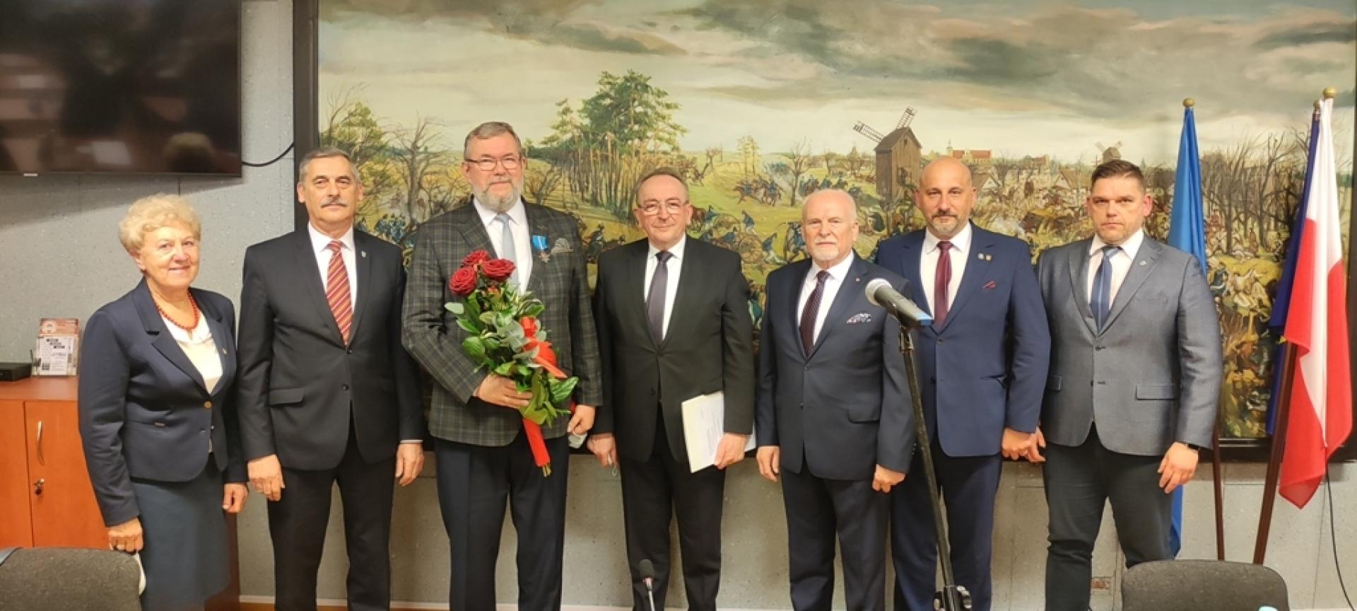 Dyrektor szkoły w Ptaszkowie wyróżniony Odznaką Honorową - zobacz więcej