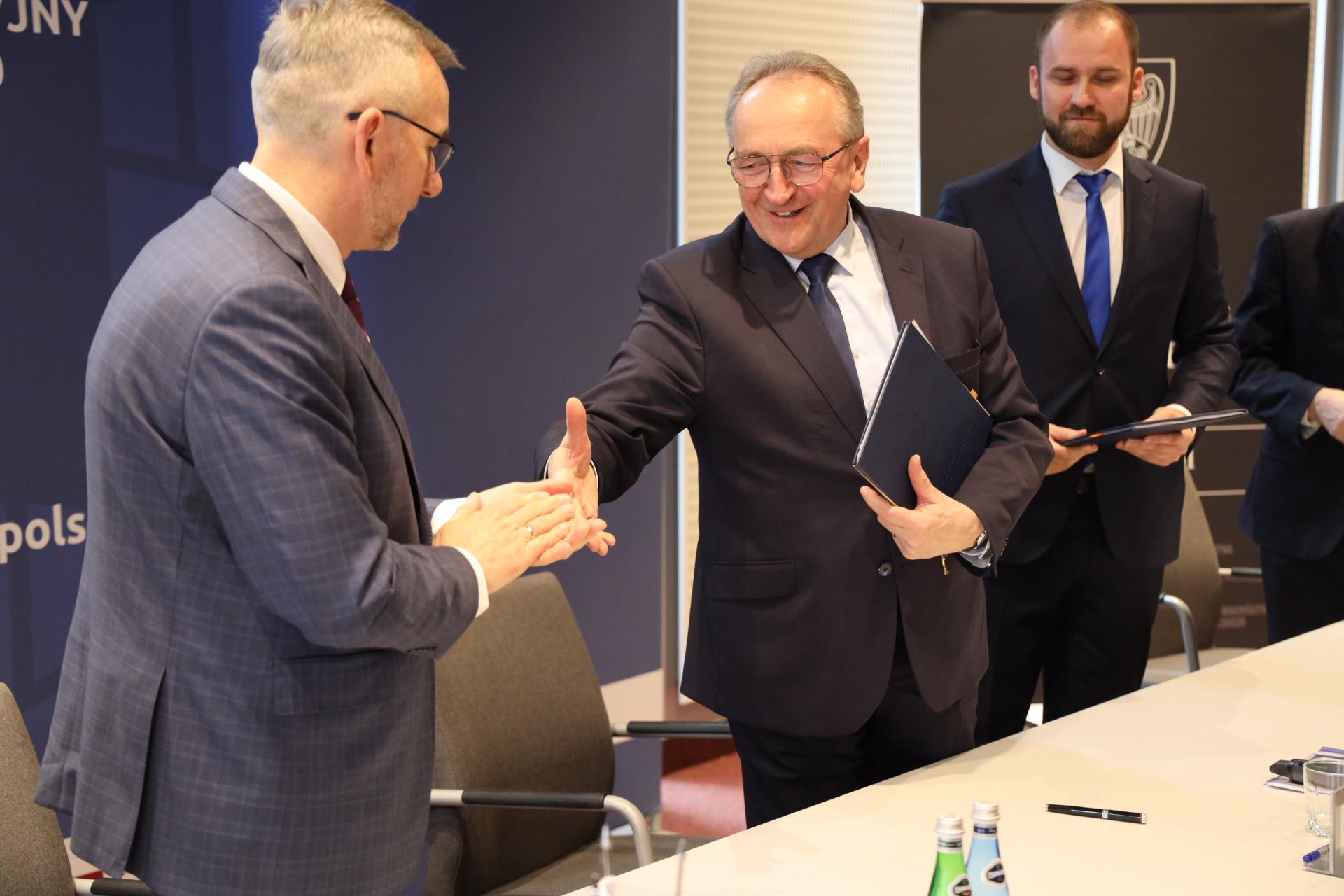 Umowy na powstanie projektu budowy drugiego toru i mostu na Warcie w Obornikach Wlkp. podpisane - zobacz więcej