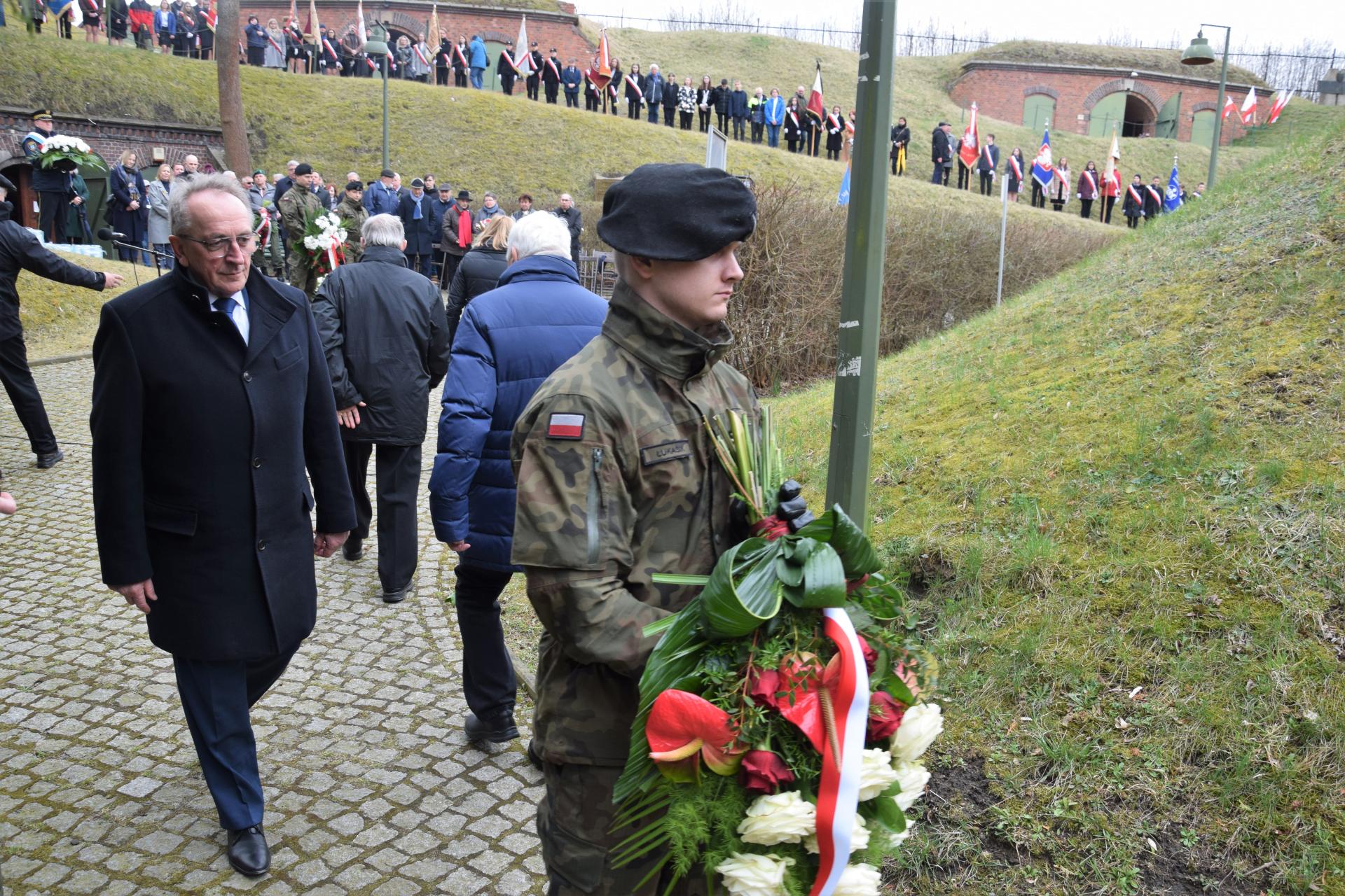 Wicemarszałek Jankowiak w Forcie VII uczcił ofiary II wojny światowej - zobacz więcej