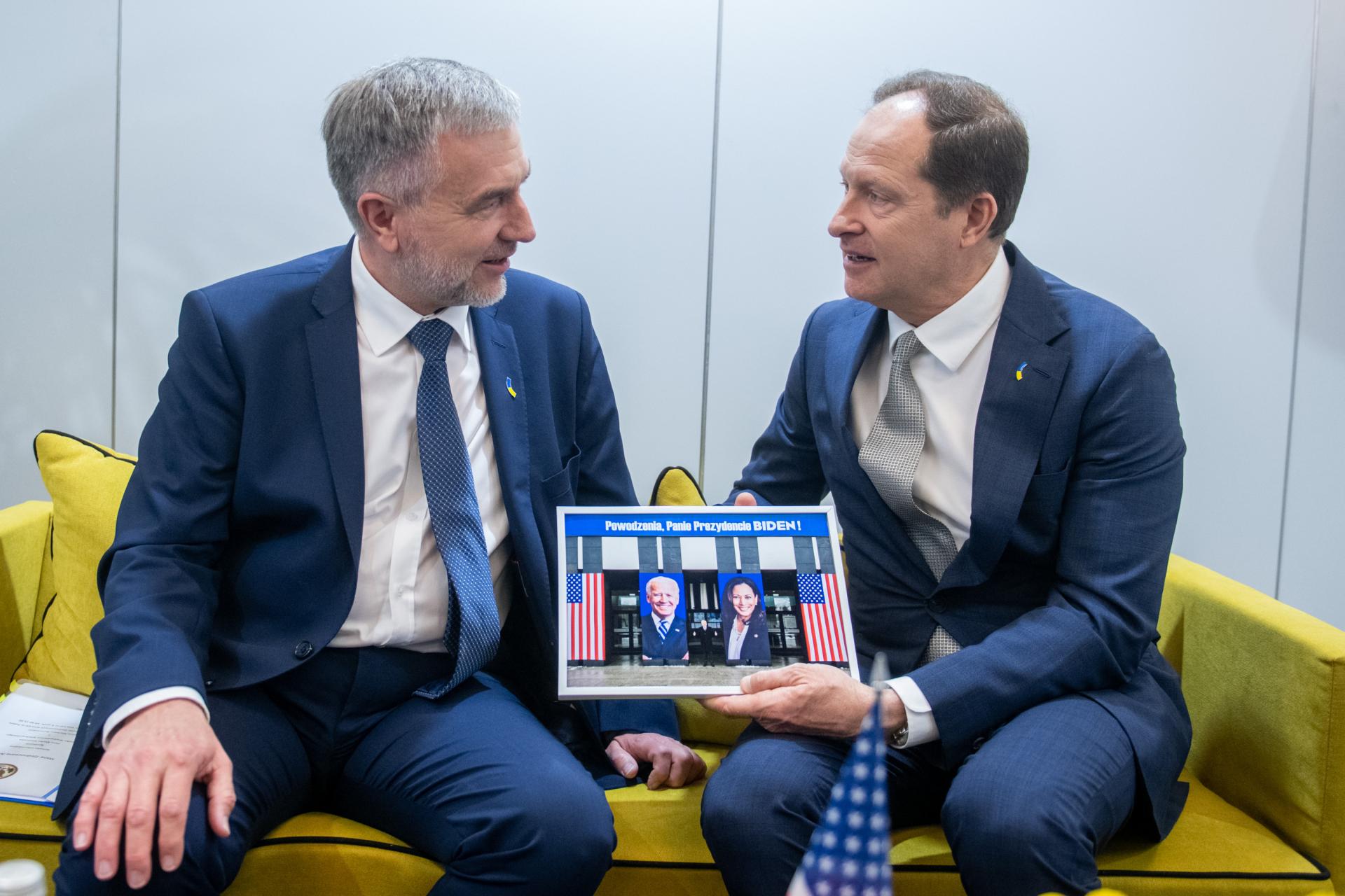 Marszałek Marek Woźniak spotkał się z Ambasadorem USA  - zobacz więcej