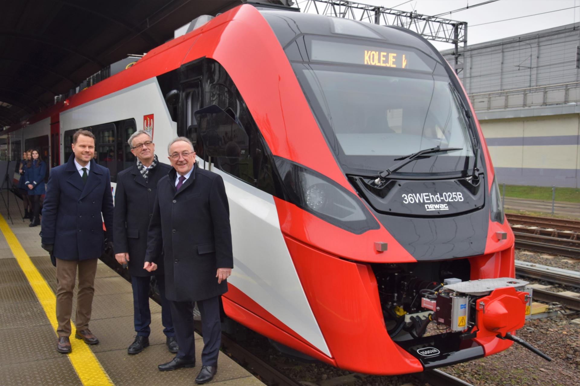 Tabor Kolei Wielkopolskich wzmocniony dwoma nowoczesnymi pociągami - zobacz więcej