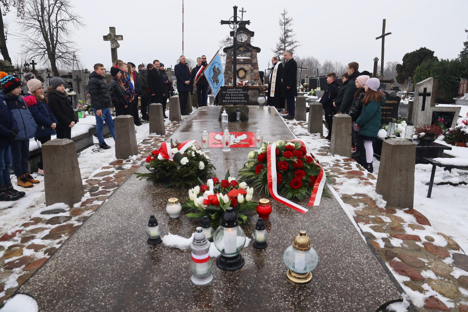 Marszałek Marek Woźniak uczcił pamięć Powstańców Styczniowych w Brdowie - zobacz więcej