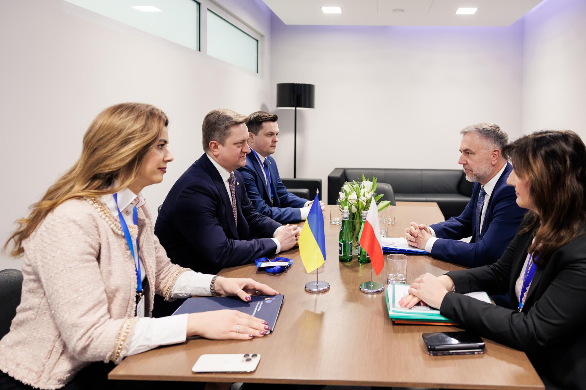 Marszałek Marek Woźniak z Ambasadorem Wasylem Zwaryczem o pomocy Ukrainie - zobacz więcej