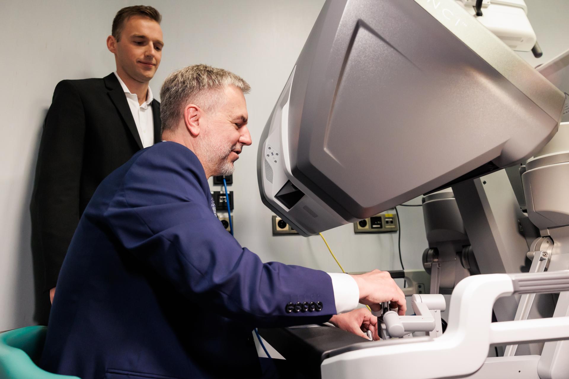 Pracownia robotyki operacyjnej w Szpitalu Św. Rodziny już działa!  - zobacz więcej