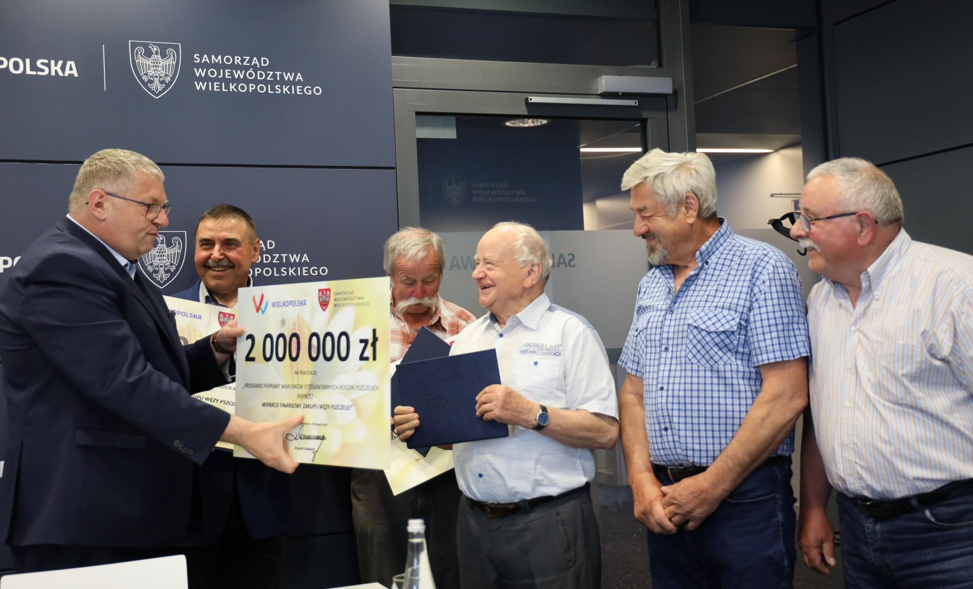  Pszczele rodziny z kolejnym wsparciem Samorządu Województwa Wielkopolskiego  - zobacz więcej