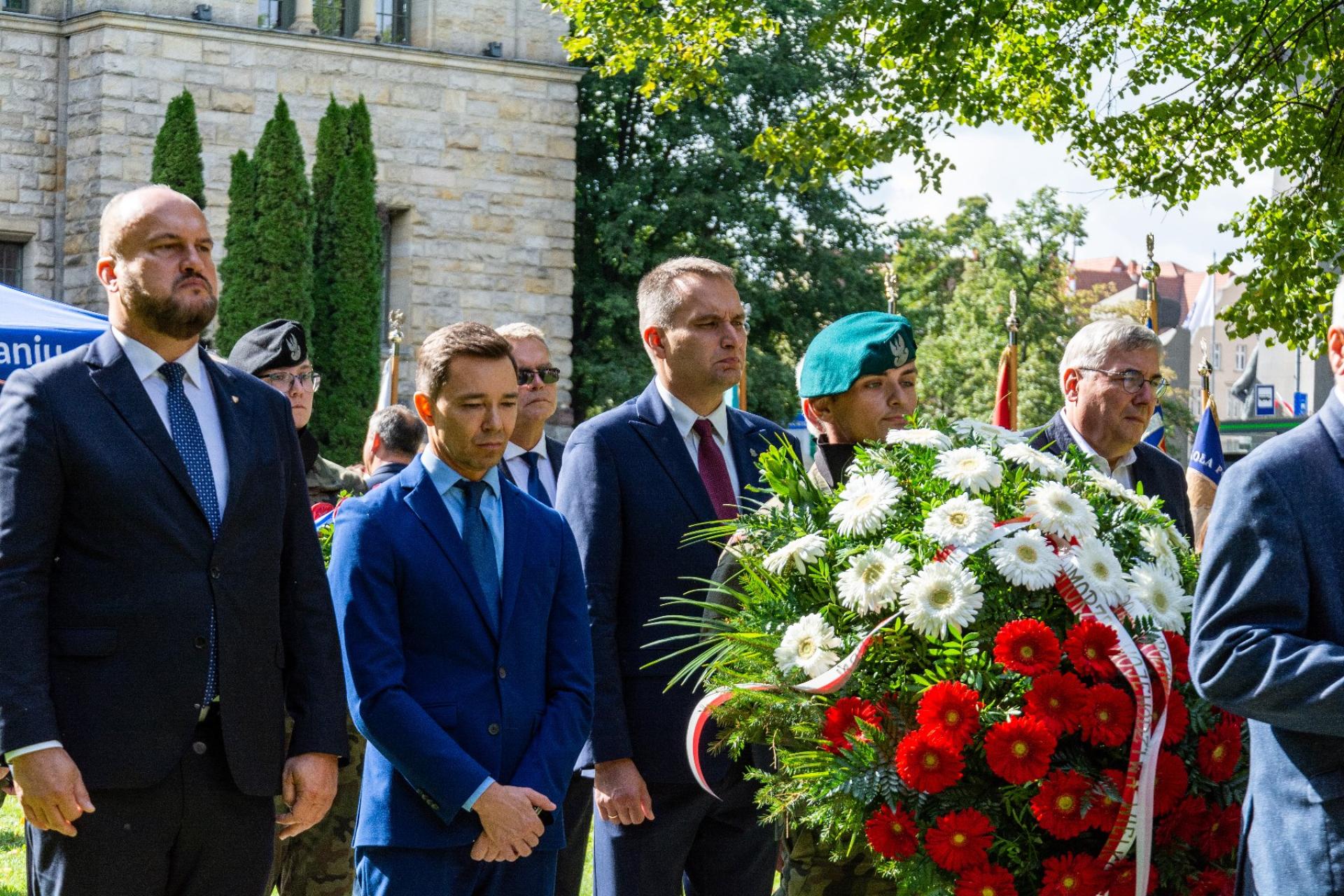 Wielkopolanie pamiętali o 84. rocznicy sowieckiej napaści na Polskę i Dniu Sybiraka - zobacz więcej