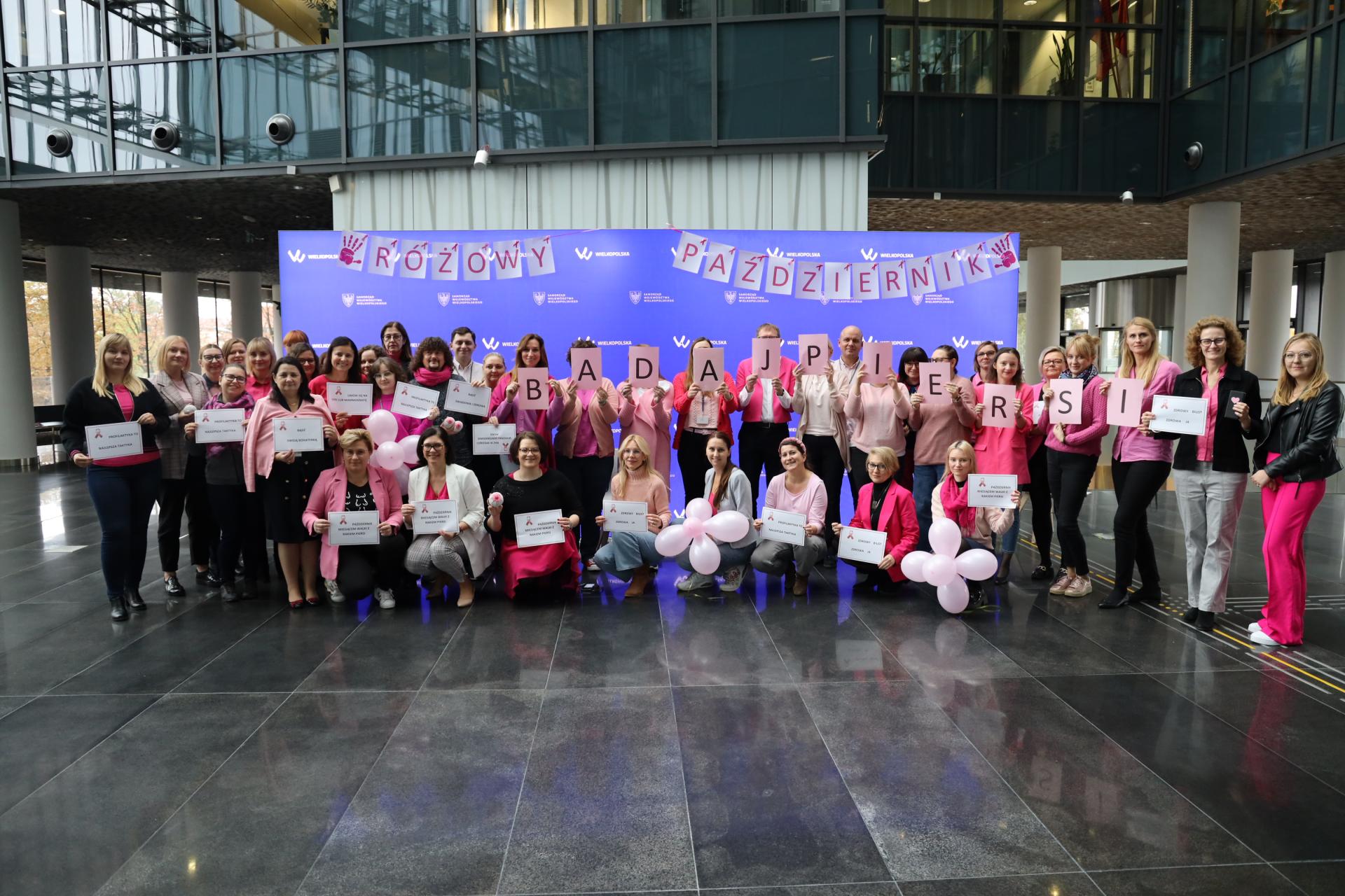 Solidarni z chorymi na raka piersi - zobacz więcej