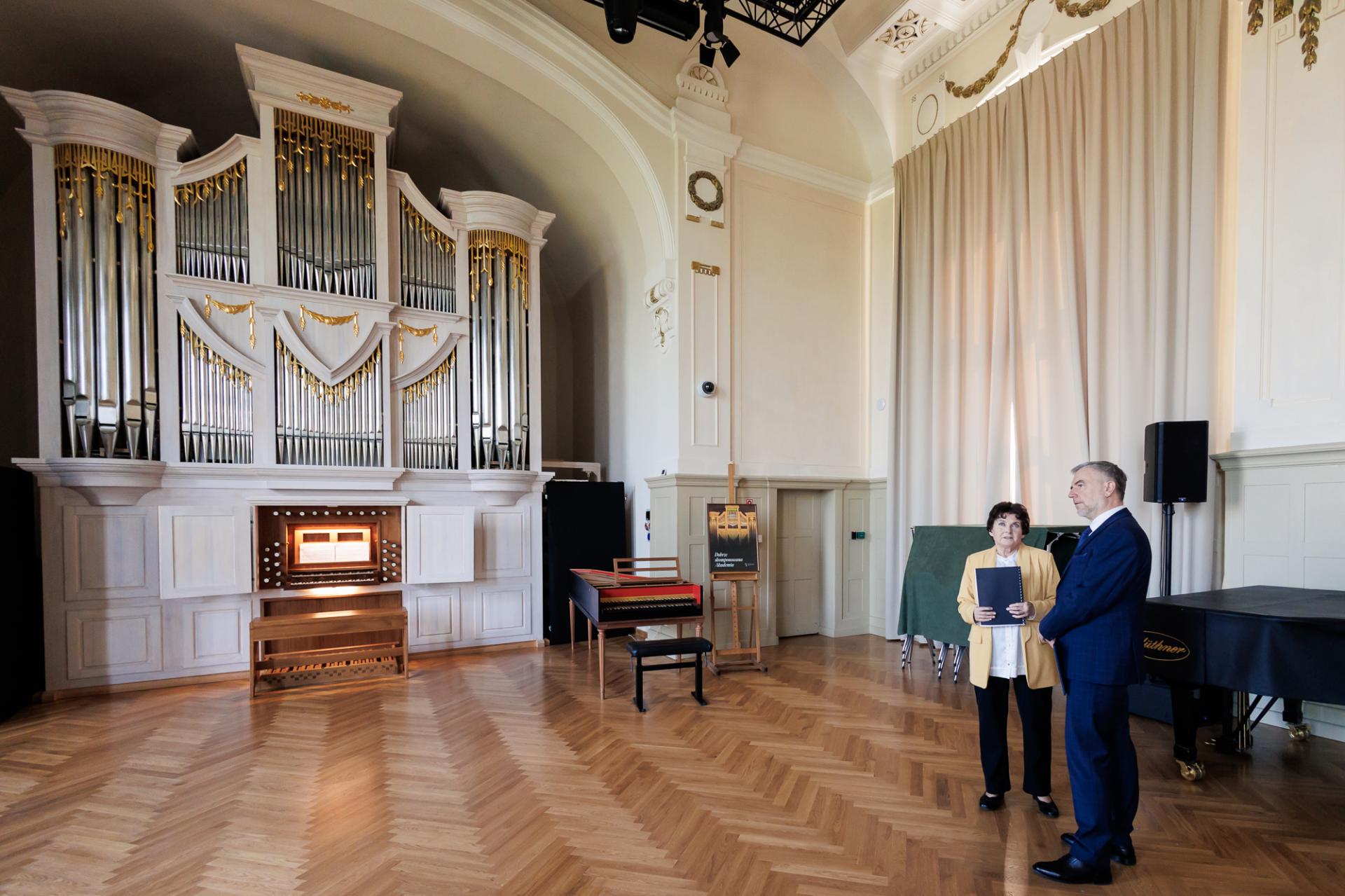 Akademia Muzyczna w Poznaniu z piękną aulą i organami - zobacz więcej