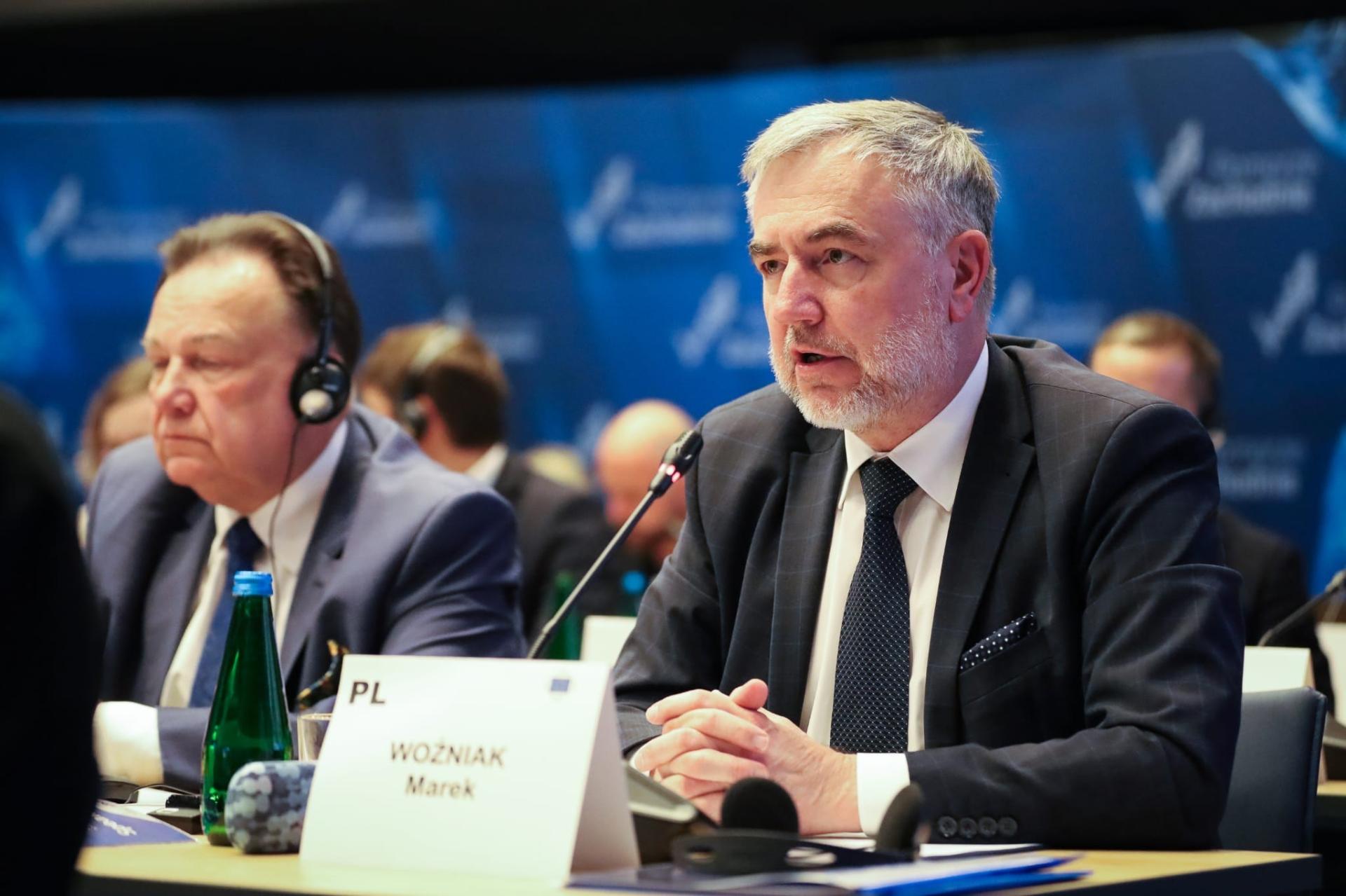 Marszałek Woźniak na Prezydium KR w Szczecinie o przyszłości polityki spójności i funduszach na obronność - zobacz więcej