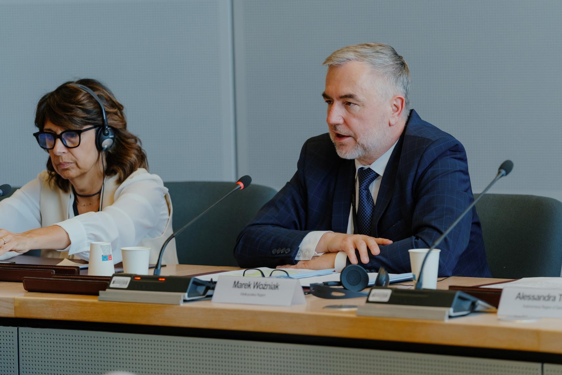 Marszałek Woźniak przewodniczy spotkaniu 132 regionów z Komisją Europejską - zobacz więcej