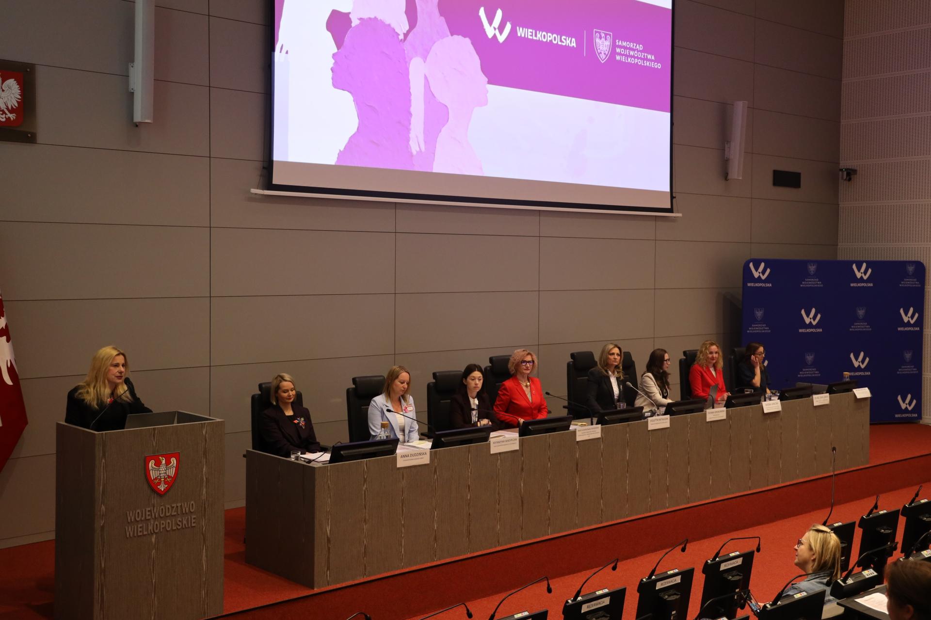 O sile kobiet w działaniach społecznych - zobacz więcej