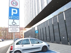 Parking od strony ulicy Świętej Barbary